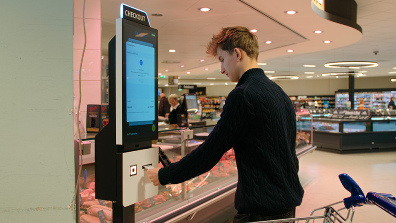 Geringere Wartezeiten durch interaktives Selbstbedienungs-Terminal bei EDEKA